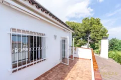 Espectacular chalet independiente con gran piscina privada, placas solares y vistas al mar en Els Masos de Coma-ruga