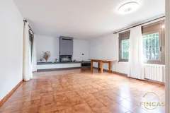 Espectacular chalet independiente con gran piscina privada, placas solares y vistas al mar en Els Masos de Coma-ruga