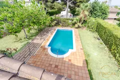 Espectacular chalet independiente con gran piscina privada, placas solares y vistas al mar en Els Masos de Coma-ruga