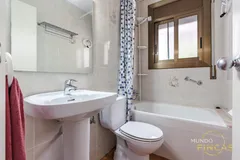 Espectacular chalet independiente con gran piscina privada, placas solares y vistas al mar en Els Masos de Coma-ruga