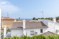 Espectacular chalet independiente con gran piscina privada, placas solares y vistas al mar en Els Masos de Coma-ruga